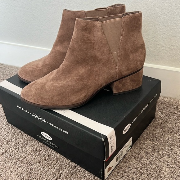 NWT Dr. Scholl's Stucco Suede Tan Short Booties - Picture 1 of 6